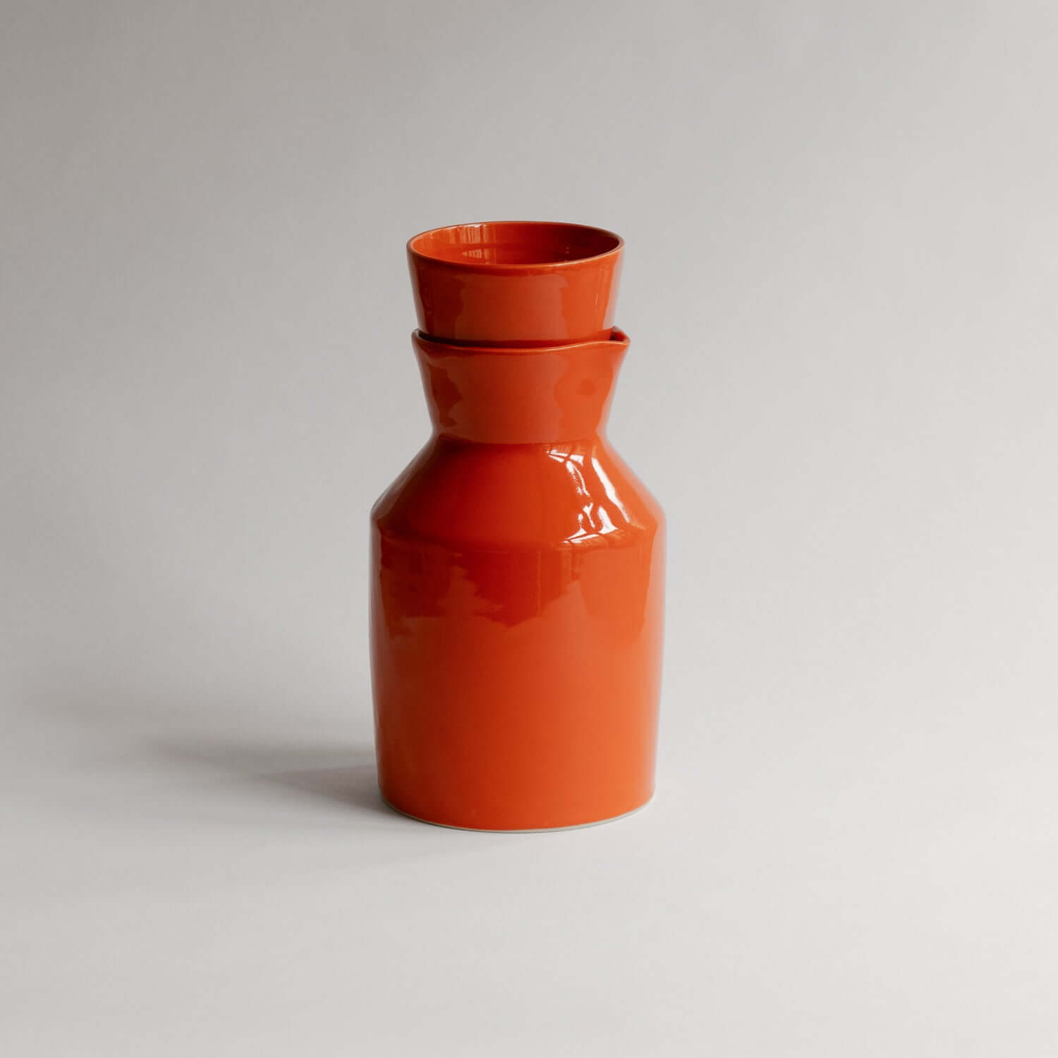 Elevate your daily life with our Tuva Pitcher. Perfect as a vase, a pitcher or simply decor. It holds 1L, with a beautiful red glaze inside. Handmade with love. von viola beuscher ceramics