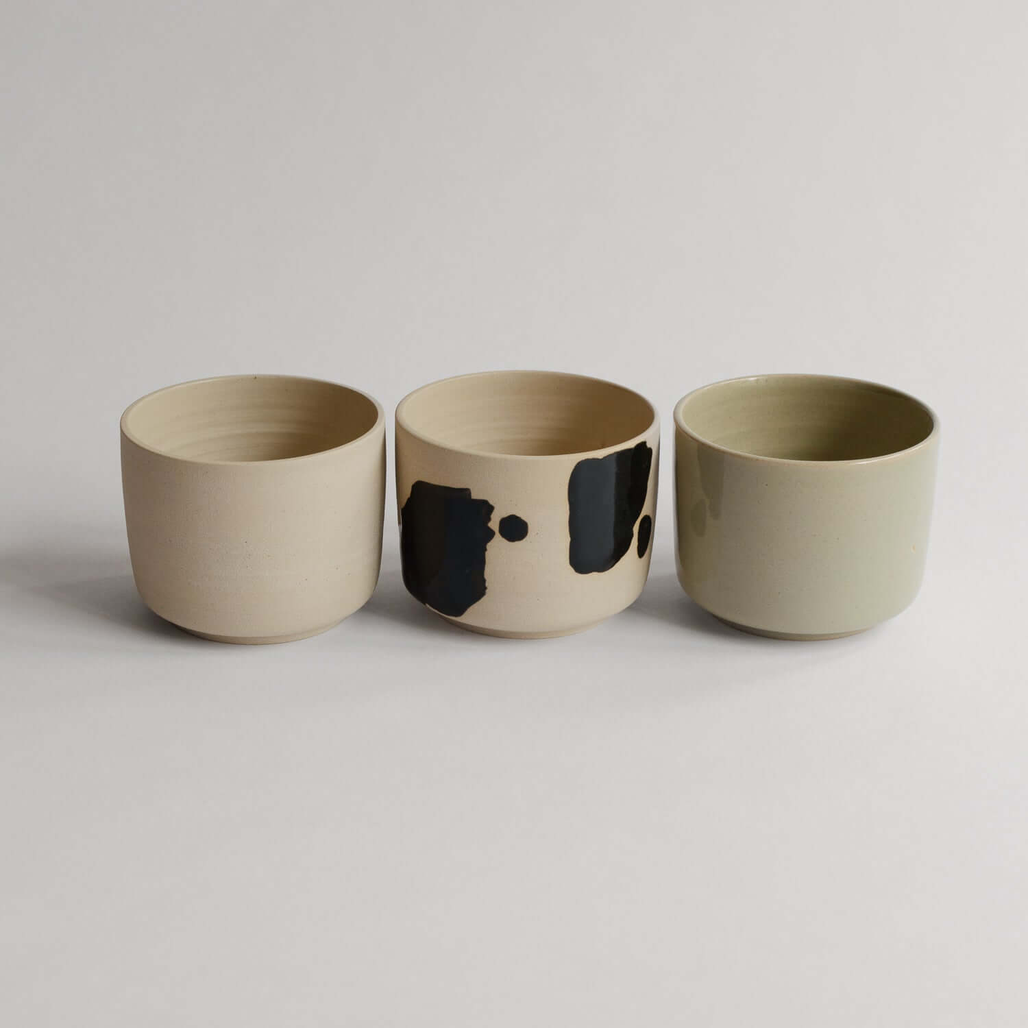 Elevate your coffee ritual with the Nomi Set - including creme, Pepe & moss cups. Unique, handmade stoneware with a touch of artisanship. von viola beuscher ceramics