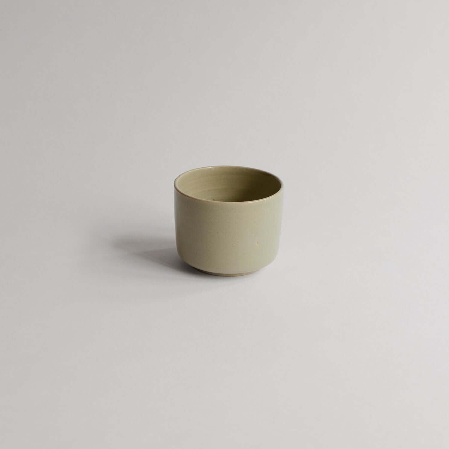 Shop the Nomi Cup Set in elegant moss color. Perfect sizes for tea, coffee & espresso. Handmade stoneware with unique charm. von viola beuscher ceramics